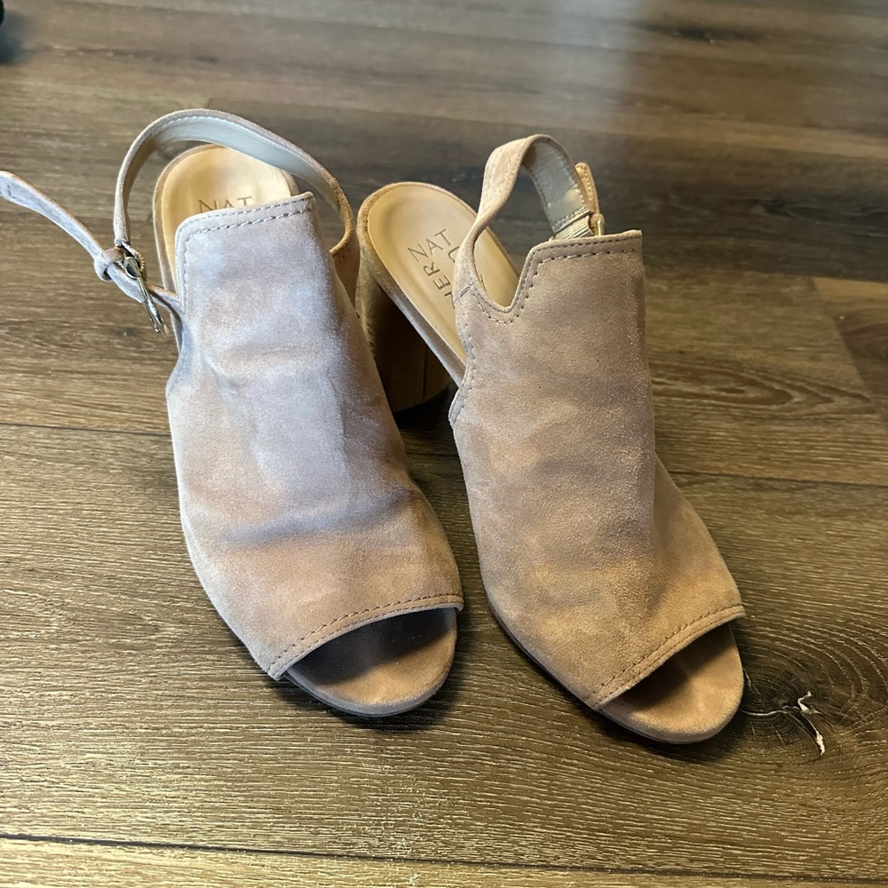 Neutral heels
